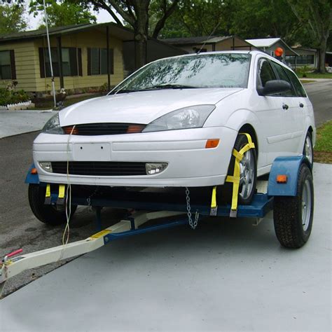 how to strap car to tow dolly
